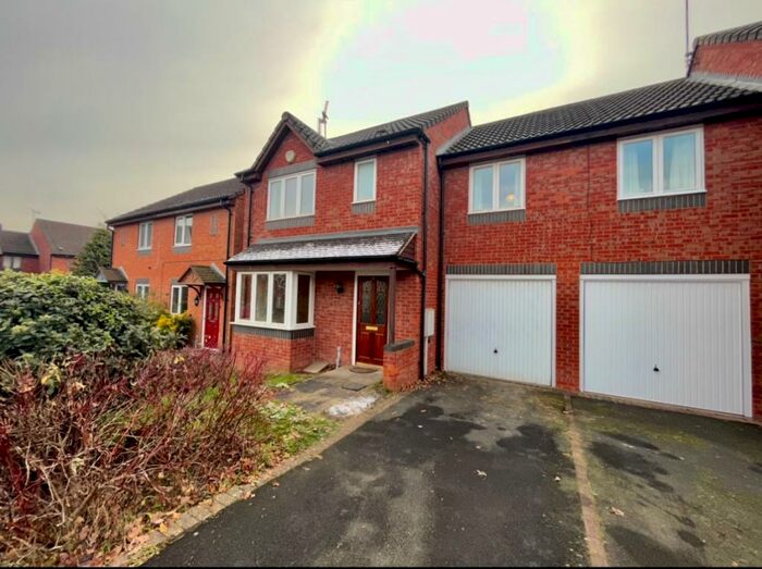 3 Bedroom Semi-Detached House To Rent In Horsepool Hollow, Leamington Spa, CV31