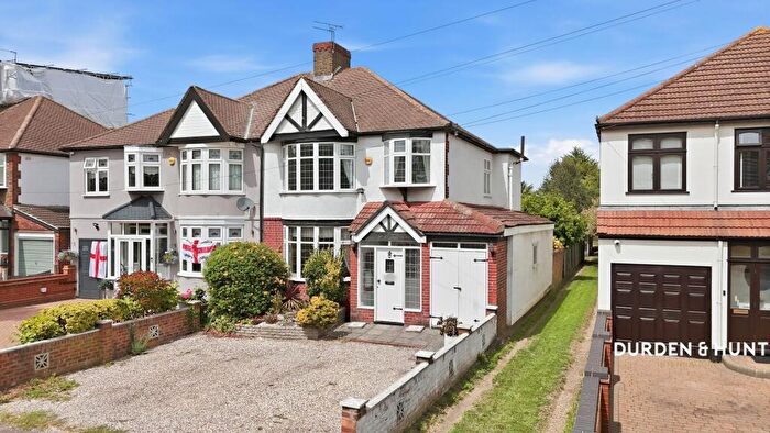 3 Bedroom Semi-Detached House For Sale In Osborne Road, Hornchurch, RM11
