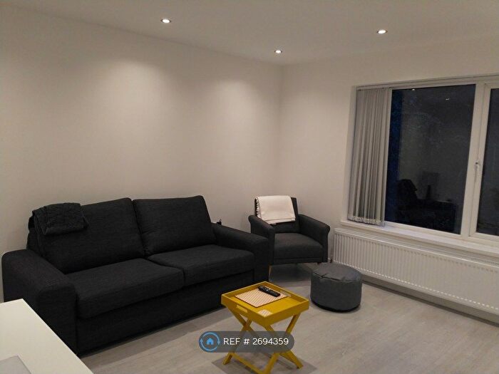 4 Bedroom Terraced House To Rent In Elmbank Avenue, Englefield Green, TW20