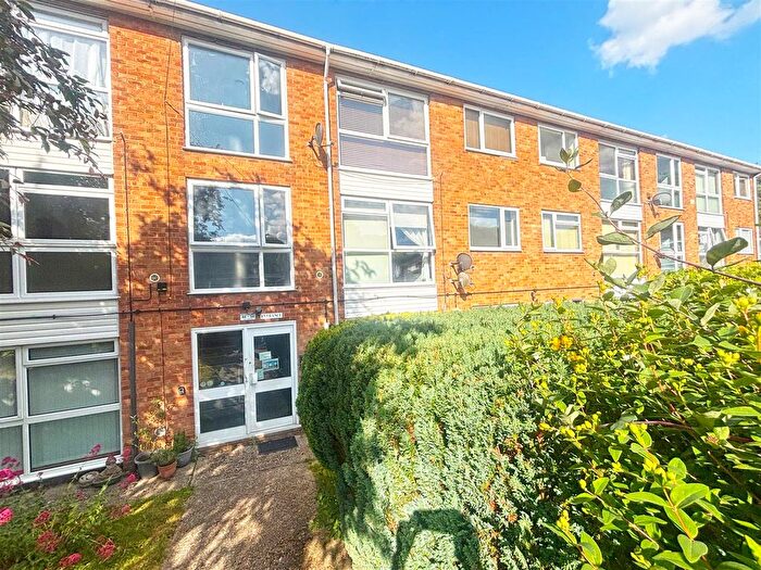 2 Bedroom Flat For Sale In Old Castle Walk, Gillingham, ME8