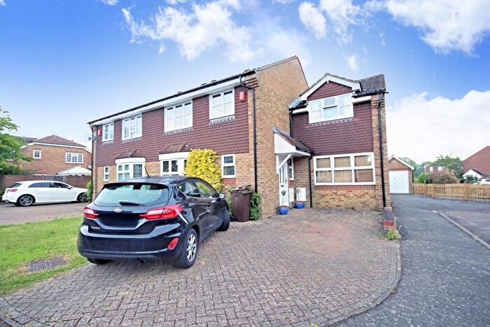 4 Bedroom Semi Detached House For Sale In Shearwater, Allington, Maidstone, ME16