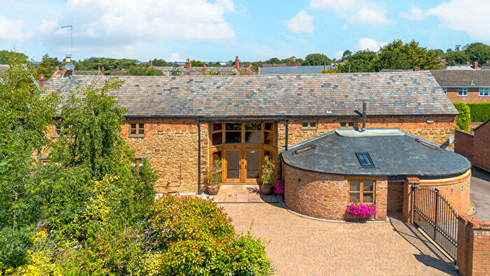 5 Bedroom Barn Conversion For Sale In Llamas Farm Court Kilsby, Warwickshire, CV23