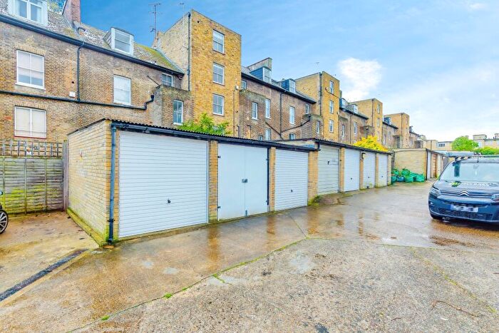 Garage / Parking To Rent In Garage St. James Terrace, SW12