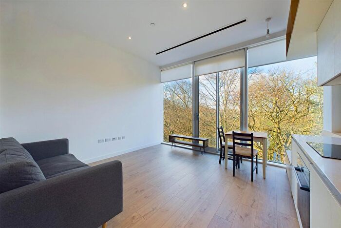 Studio To Rent In Park View, London, TW8