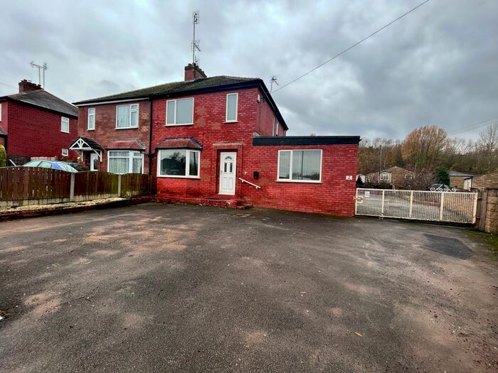 4 Bedroom Semi-Detached House To Rent In Hales Court, Pontefract, WF8