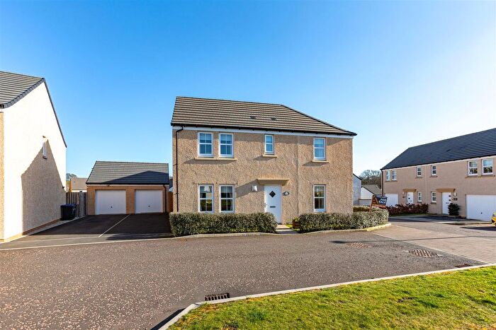 4 Bedroom Detached House For Sale In Knoll Park Place, Galashiels, TD1
