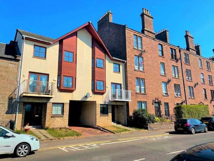 4 Bedroom Town House To Rent In Clepington Road, Dundee, DD3