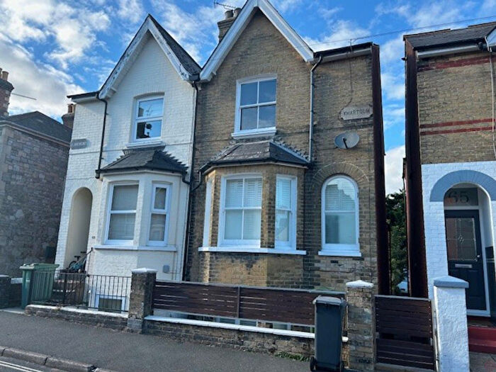 4 Bedroom Semi Detached House To Rent In Cowes, Isle Of Wight, PO31