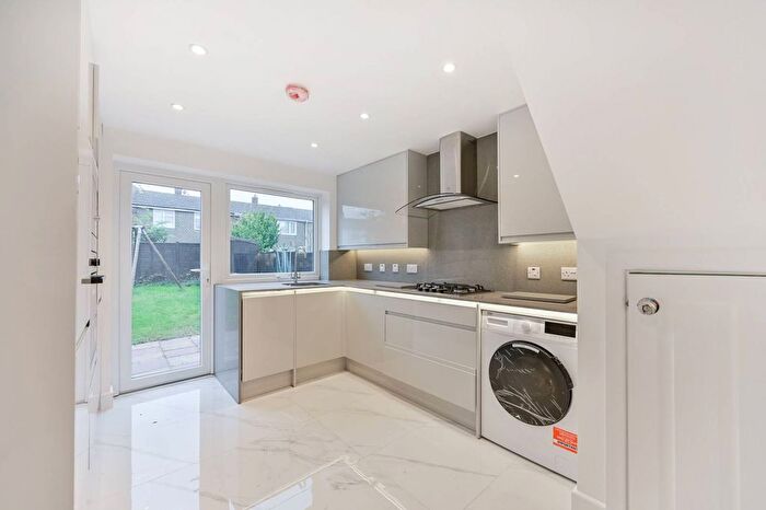 3 Bedroom Semi-detached House For Sale In Cookham Road, Maidenhead, SL6