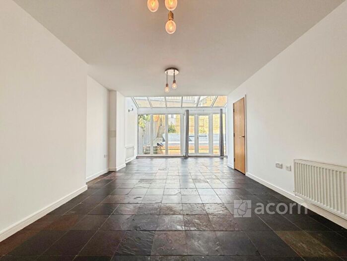 4 Bedroom End Of Terrace House To Rent In Waterstone Way Greenhithe, DA9