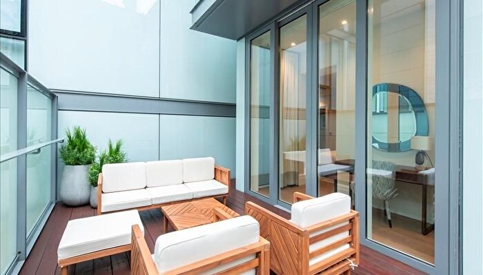 3 Bedroom Flat To Rent In Duke Street, Mayfair, London, W1K