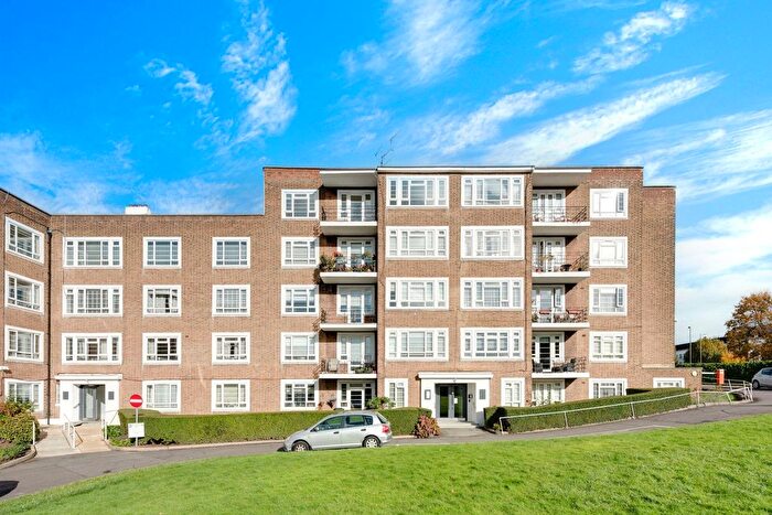 1 Bedroom Flat For Sale In Charter Way, London, N3