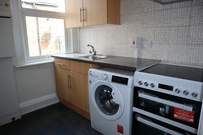 2 Bedroom Flat To Rent In High Street Colliers Wood, Colliers Wood, SW19