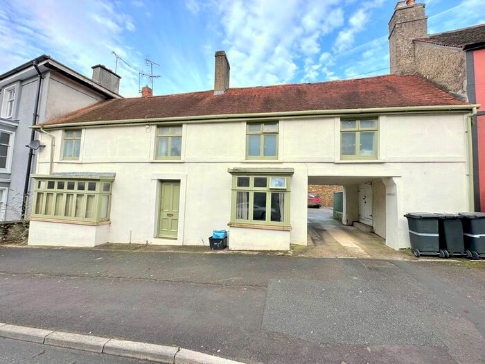 2 Bedroom Flat To Rent In Church Street, Wincanton, BA9