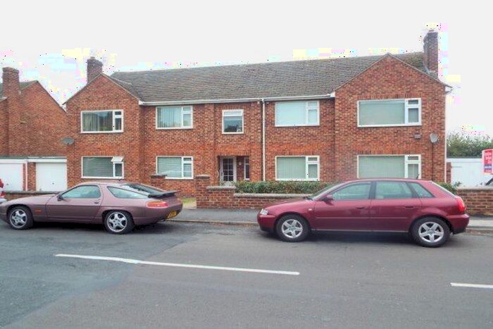 2 Bedroom Flat To Rent In Ennisdale Drive, Wirral, CH48