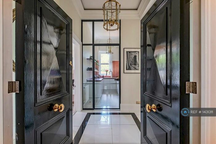 2 Bedroom Flat To Rent In Clifton Gardens, Folkestone, Kent, CT20