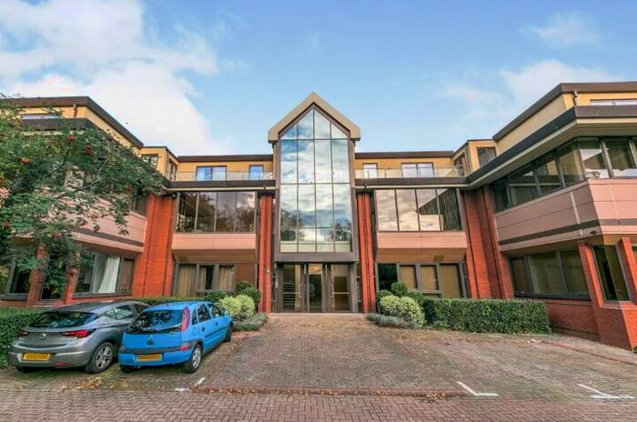 2 Bedroom Flat To Rent In Weyside Park, Godalming, GU7