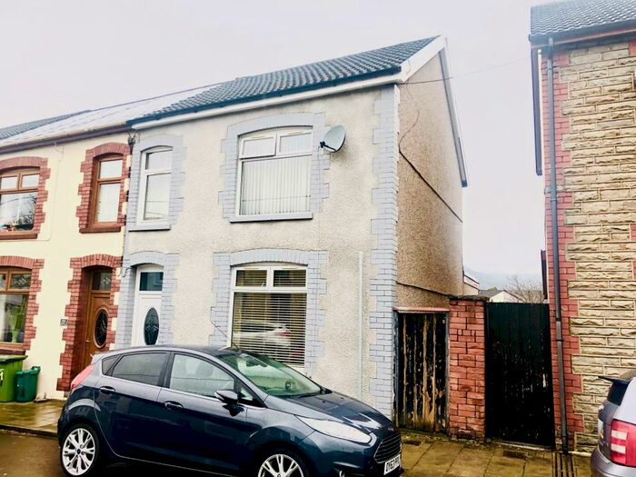 3 Bedroom House To Rent In Lock Street, Abercynon, CF45