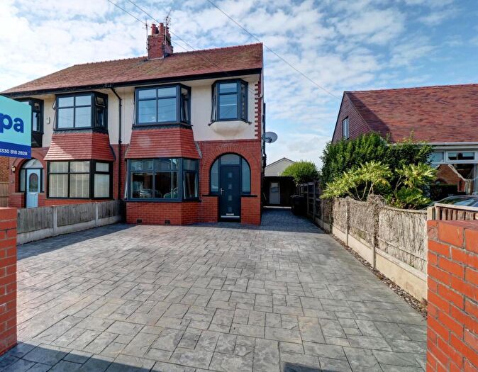 3 Bedroom Semi-Detached House For Sale In West Drive, Thornton-cleveleys, FY5