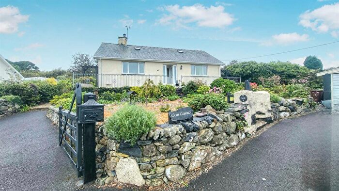 3 Bedroom Detached Bungalow For Sale In Cae Garw, Llanfair, LL46