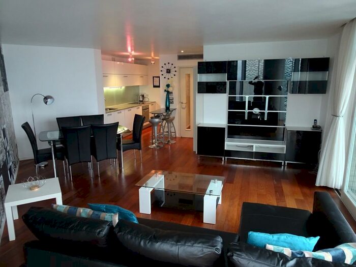 3 Bedroom Apartment To Rent In Beetham Tower, Holloway Circus, B1