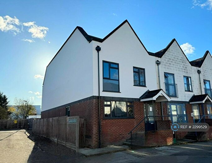 4 Bedroom End Of Terrace House To Rent In Langdon Road, Bromley, BR2