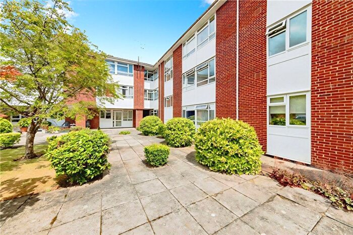 1 Bedroom Flat For Sale In Grainford Court, Crescent Road, Wokingham, RG40