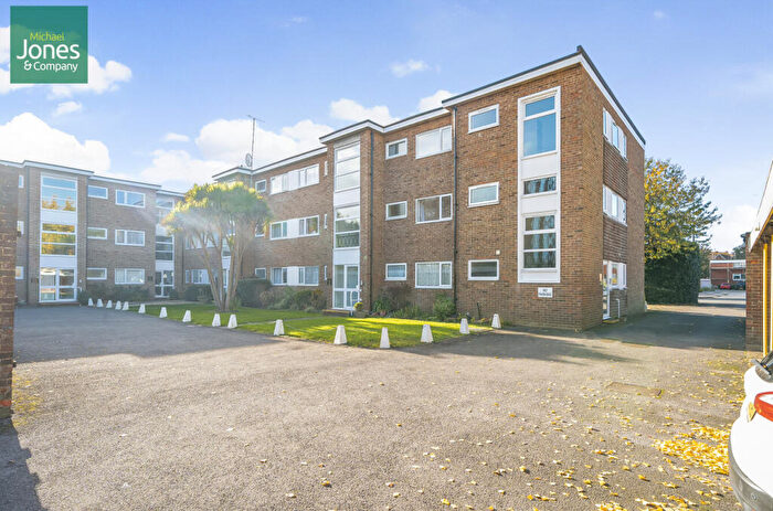1 Bedroom Flat To Rent In Llandaff Court, Downview Road, Worthing, West Sussex, BN11