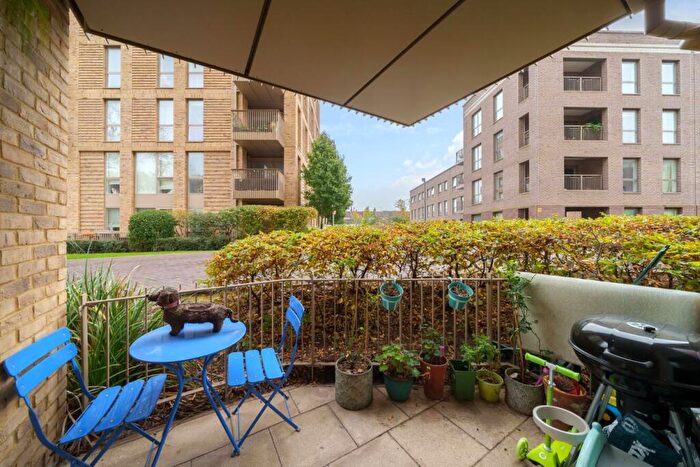 2 Bedroom Flat For Sale In Adenmore Road, Catford, London, SE6