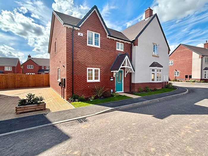 3 Bedroom Semi-detached House For Sale In Thomas Bates Road, Kenilworth, CV8
