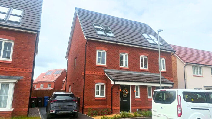 3 Bedroom Semi-Detached House For Sale In Putter Grange, Little Hulton, M38