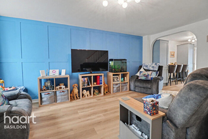 3 Bedroom Terraced House For Sale In Fraser Close, Basildon - Loft Conversion, SS15