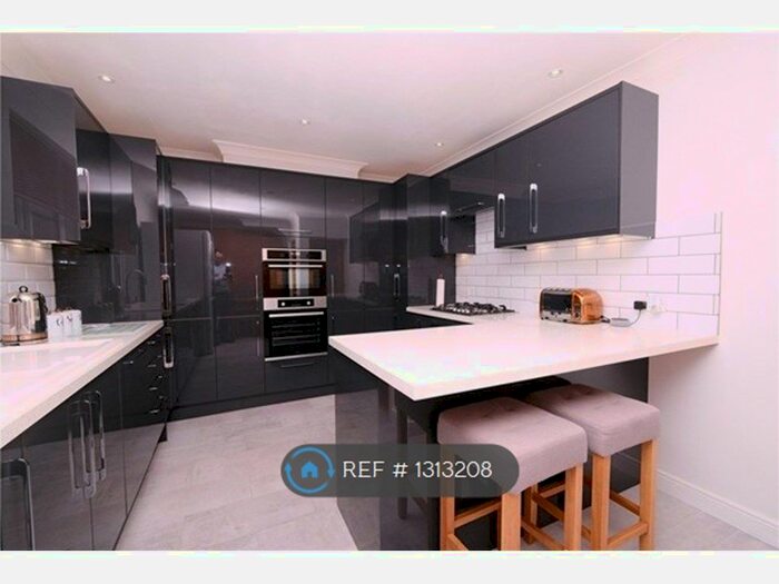 3 Bedroom Semi-Detached House To Rent In Trebble Road, Swanscombe DA10