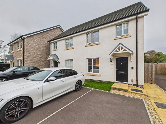 3 Bedroom Semi-Detached House For Sale In Llys Penfro, Porthcawl, CF36
