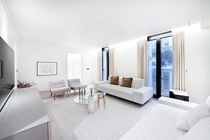 3 Bedroom Flat To Rent In Hanover Square, London, W1S