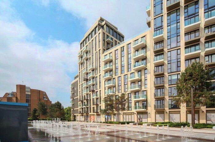 2 Bedroom Apartment To Rent In Vaughan Way, London, E1W