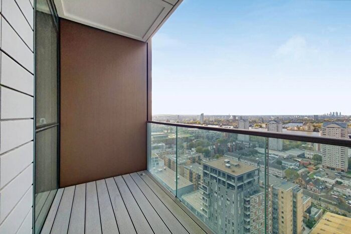 2 Bedroom Flat For Sale In Maine Tower, , Canary Wharf, London, E14