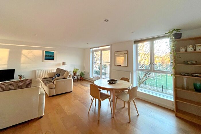 3 Bedroom Maisonette For Sale In Mansford Street, London, E2