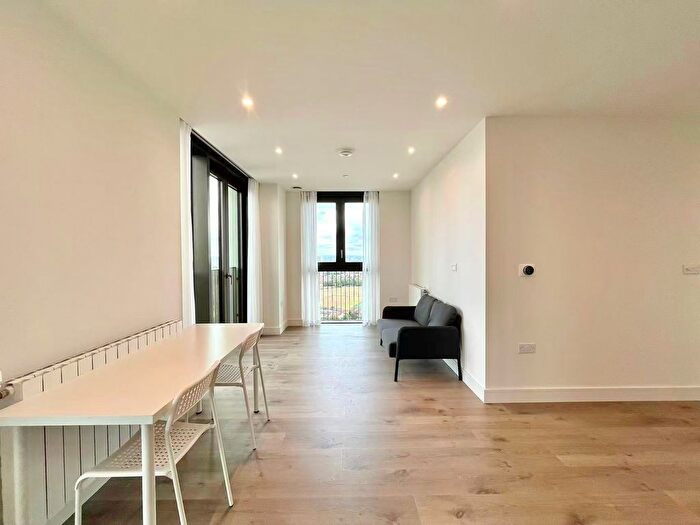 2 Bedroom Flat To Rent In Manor Road, London, E15