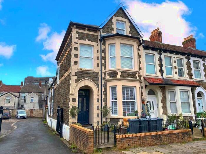 2 Bedroom Flat To Rent In Rawden Place, Cardiff, CF11