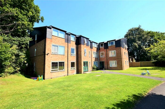 2 Bedroom Flat To Rent In Rectory Close, Bracknell, Berkshire, RG12