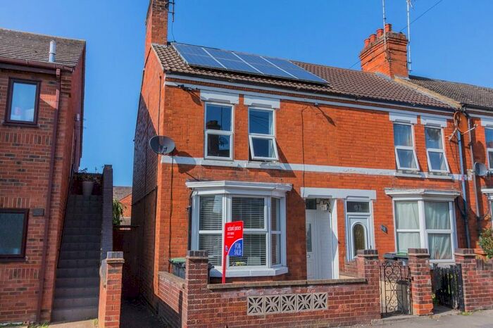 3 Bedroom End Of Terrace House To Rent In Portland Road, Rushden, NN10