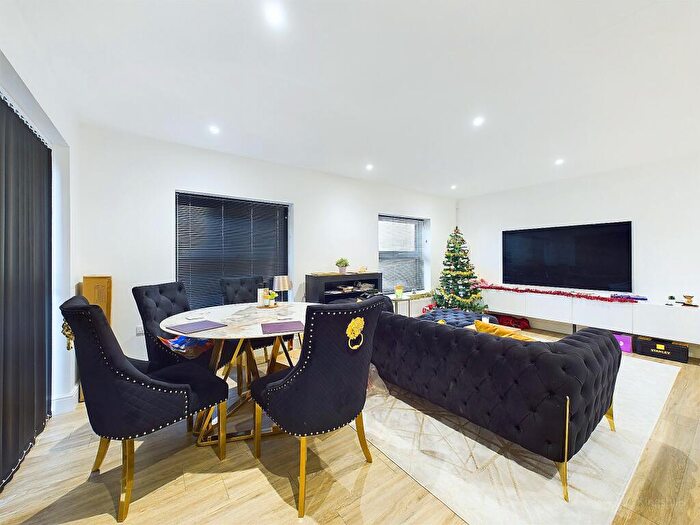 2 Bedroom Flat For Sale In Chilworth House, Rectory Avenue, HP13