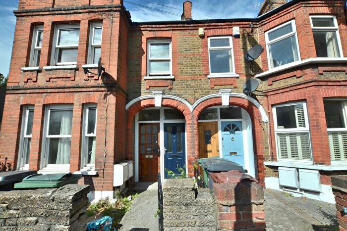 2 Bedroom Apartment For Sale In Chingford Lane, Woodford Green, IG8