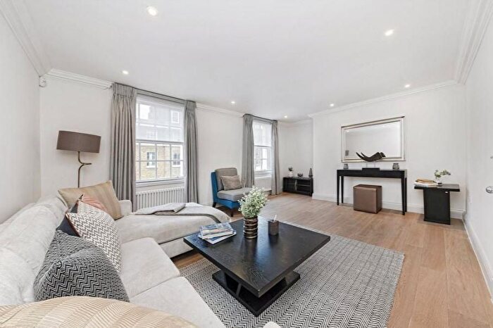 3 Bedroom Flat To Rent In Gloucester Place, Marylebone, London, W1U