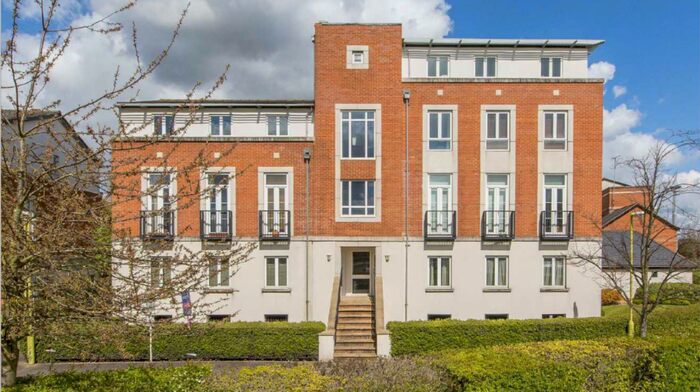 3 Bedroom Flat To Rent In Mosquito Way, Hatfield, AL10