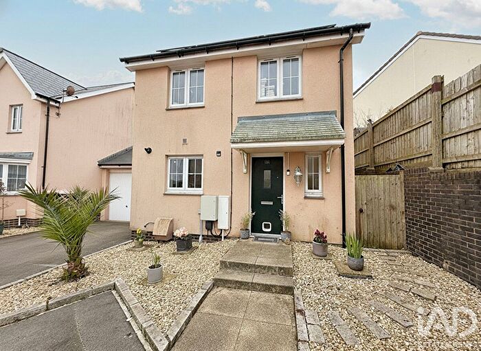 3 Bedroom Link Detached House For Sale In Feeding Field Close, Hayle, TR27