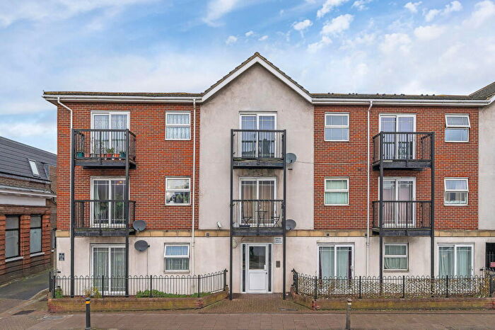 2 Bedroom Flat For Sale In Croydon Road, Beckenham, BR3