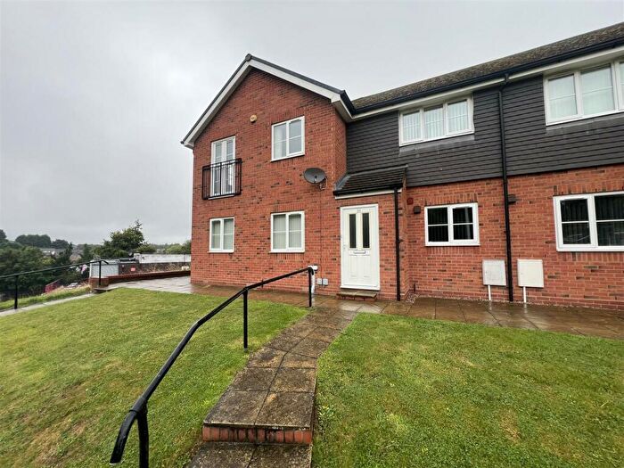 2 Bedroom Flat To Rent In Tame Rise, Oldbury, West Midlands, B68
