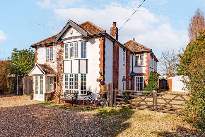 4 Bedroom Detached House For Sale In Norwich Road, Watton, IP25